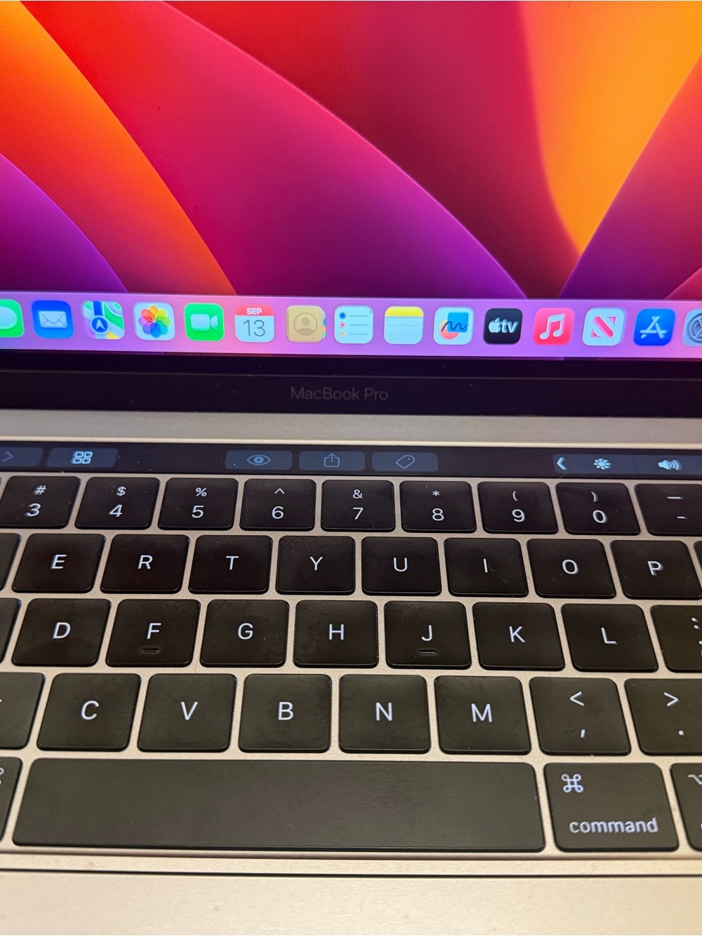MacBook Pro with Touch Bar - Picture 4 of 8